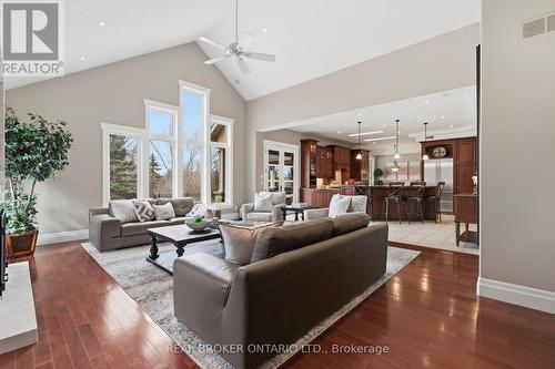 16 Seifert Court, Cambridge, ON - Indoor Photo Showing Living Room