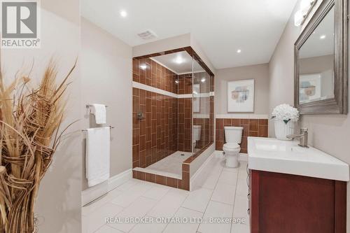 16 Seifert Court, Cambridge, ON - Indoor Photo Showing Bathroom