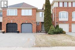1114 LINDSAY DRIVE Oakville, ON L6M 3B4