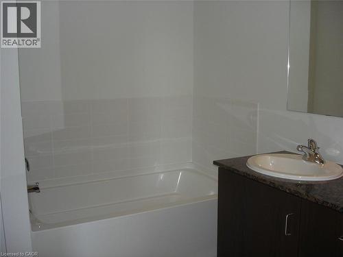 Full bath with vanity and a garden tub - 191 King Street S Unit# 712, Waterloo, ON - Indoor Photo Showing Bathroom
