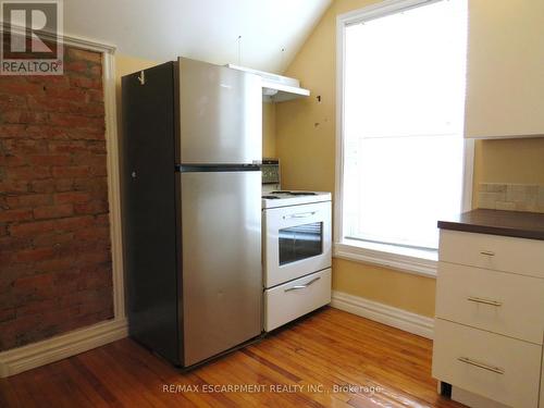 29 Oxford Street, Hamilton, ON - Indoor Photo Showing Kitchen