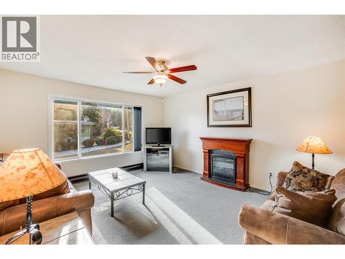 716 Lynnwood Crescent, Castlegar, BC - Indoor Photo Showing Living Room With Fireplace