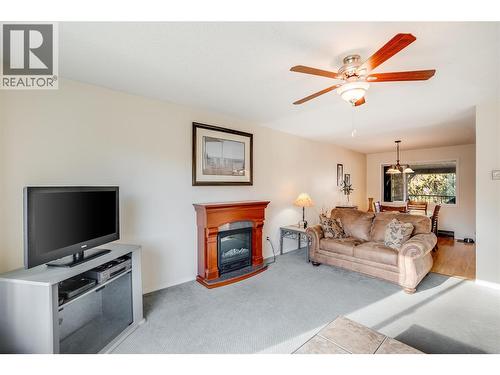 716 Lynnwood Crescent, Castlegar, BC - Indoor Photo Showing Living Room With Fireplace