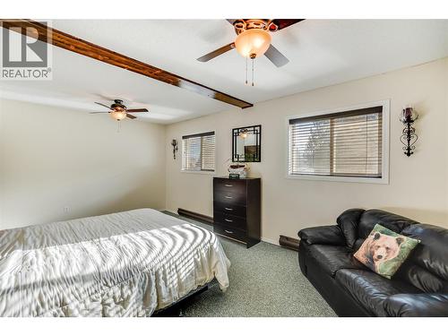 716 Lynnwood Crescent, Castlegar, BC - Indoor Photo Showing Bedroom
