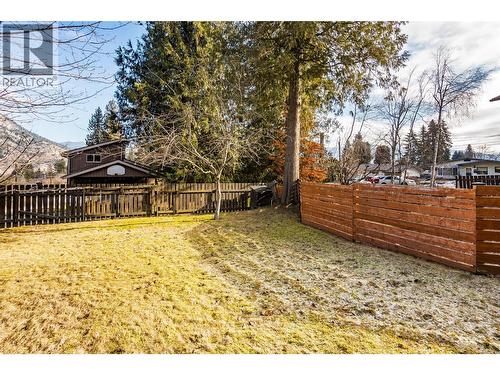 716 Lynnwood Crescent, Castlegar, BC - Outdoor