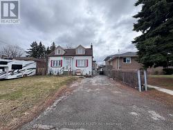 121 BISHOP AVENUE Toronto, ON M2M 1Z6