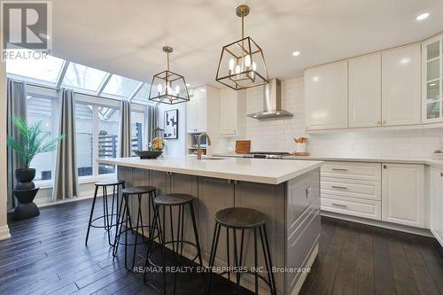 1106 Kos Boulevard, Mississauga, ON - Indoor Photo Showing Kitchen With Upgraded Kitchen