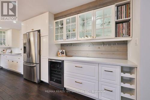 1106 Kos Boulevard, Mississauga, ON - Indoor Photo Showing Kitchen