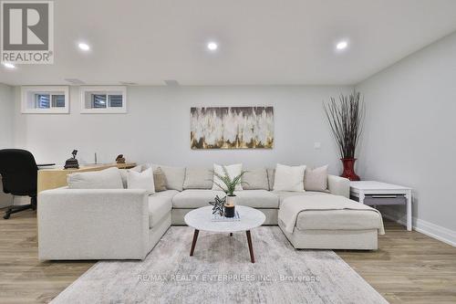 1106 Kos Boulevard, Mississauga, ON - Indoor Photo Showing Living Room