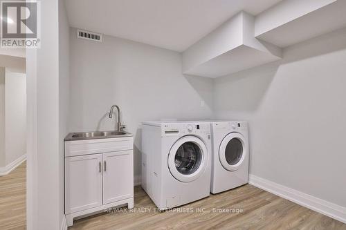 1106 Kos Boulevard, Mississauga, ON - Indoor Photo Showing Laundry Room