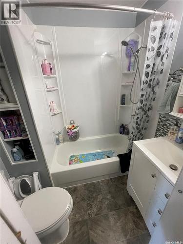 1002 2Nd Street, Estevan, SK - Indoor Photo Showing Bathroom