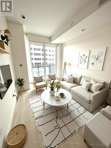 2003 - 8 EGLINTON AVENUE E  Toronto, ON M4P 1A6