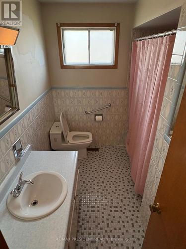 3759 Bayswater Crescent, Mississauga, ON - Indoor Photo Showing Bathroom