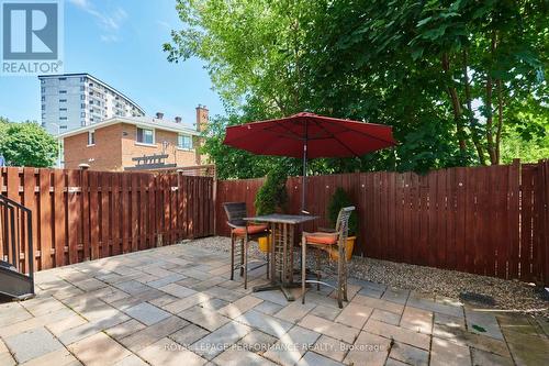Direct private yard access - 805 Kingsmere Avenue, Ottawa, ON - Outdoor