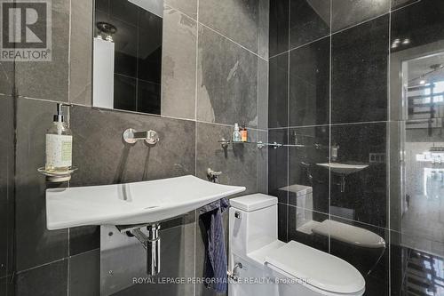 Main lvl powder room - 805 Kingsmere Avenue, Ottawa, ON - Indoor Photo Showing Bathroom
