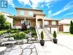 61 APPLEWOOD CRESCENT  London South (South N), ON N6J 3R1