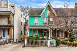 11 FOXLEY STREET Toronto, ON M6J 1P9