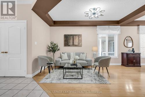 5160 Misty Pine Crescent, Mississauga, ON - Indoor Photo Showing Living Room
