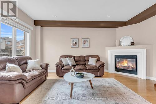 5160 Misty Pine Crescent, Mississauga, ON - Indoor Photo Showing Living Room With Fireplace