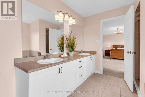 5160 Misty Pine Crescent, Mississauga, ON - Indoor Photo Showing Bathroom