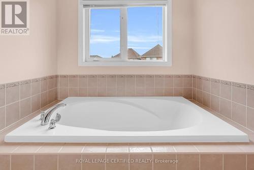 5160 Misty Pine Crescent, Mississauga, ON - Indoor Photo Showing Bathroom