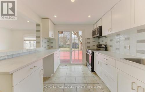 51 Camrose Court, Kitchener, ON - Indoor Photo Showing Kitchen