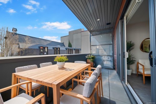 205-91 Chapel St  Nanaimo, BC V9R 5H3