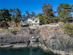 7941 Plumper Way Pender Island, BC V0N 2M2