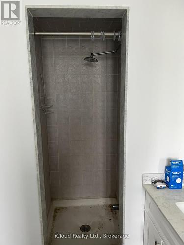 3956 Manatee Way, Mississauga, ON - Indoor Photo Showing Bathroom