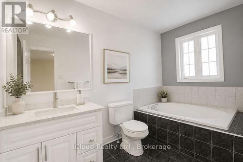 3956 Manatee Way, Mississauga, ON - Indoor Photo Showing Bathroom