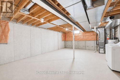 3956 Manatee Way, Mississauga, ON - Indoor Photo Showing Laundry Room
