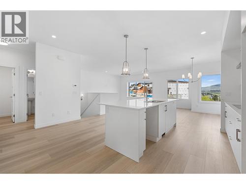 442 Arrowleaf Rise, Coldstream, BC - Indoor Photo Showing Kitchen