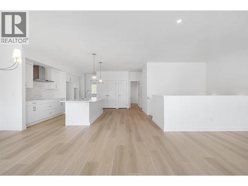 442 Arrowleaf Rise, Coldstream, BC - Indoor Photo Showing Kitchen