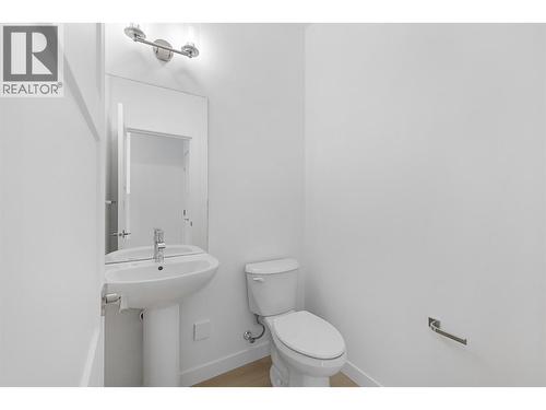 442 Arrowleaf Rise, Coldstream, BC - Indoor Photo Showing Bathroom
