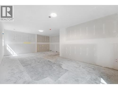 442 Arrowleaf Rise, Coldstream, BC - Indoor Photo Showing Garage