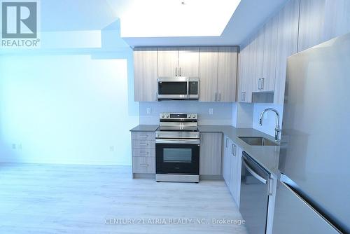 2411 - 1435 Celebration Drive, Pickering, ON - Indoor Photo Showing Kitchen