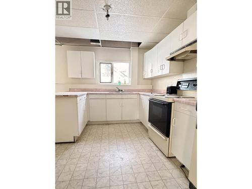 5 Munro Crescent, Mackenzie, BC - Indoor Photo Showing Kitchen