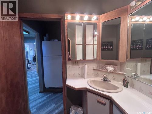 935 4Th Street, Estevan, SK - Indoor Photo Showing Bathroom