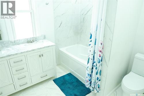 2128 Osler Street, Regina, SK - Indoor Photo Showing Bathroom