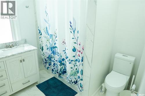 2128 Osler Street, Regina, SK - Indoor Photo Showing Bathroom