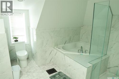 2128 Osler Street, Regina, SK - Indoor Photo Showing Bathroom