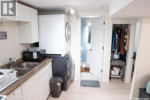 2128 Osler Street, Regina, SK - Indoor Photo Showing Laundry Room