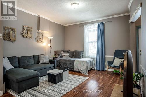 51 Tisdale Street N, Hamilton, ON - Indoor Photo Showing Living Room