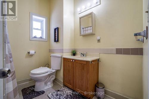 51 Tisdale Street N, Hamilton, ON - Indoor Photo Showing Bathroom