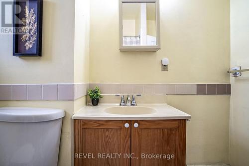 51 Tisdale Street N, Hamilton, ON - Indoor Photo Showing Bathroom