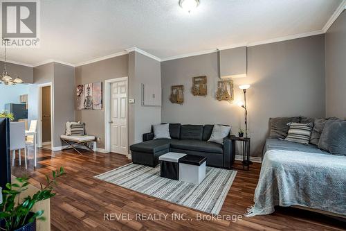 51 Tisdale Street N, Hamilton, ON - Indoor Photo Showing Living Room