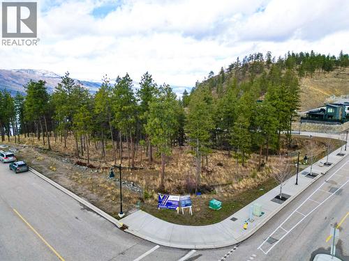 1810 Hilltop Crescent, Kelowna, BC 