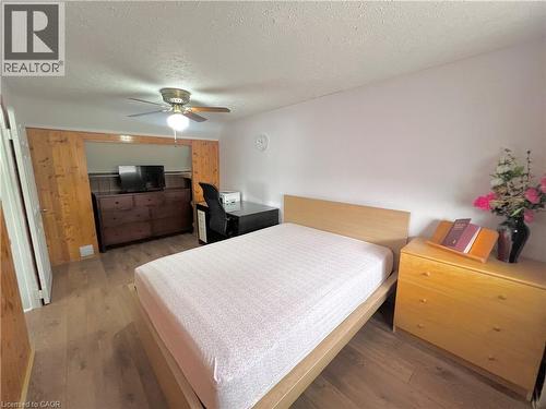 56 Eastvale Place, Hamilton, ON - Indoor Photo Showing Bedroom