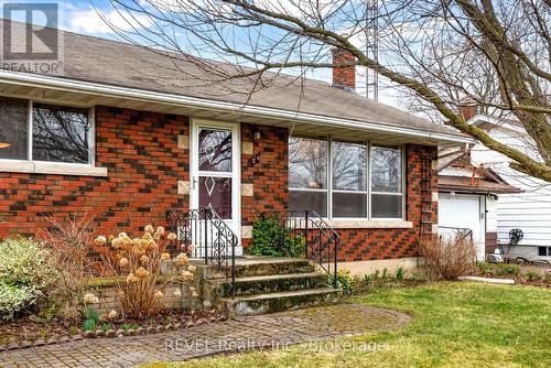 26 MCKENZIE STREET  St. Catharines (Bunting/Linwell), ON L2M 2N1