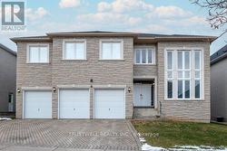 8 RIDGLEY COURT Richmond Hill, ON L4B 4N3